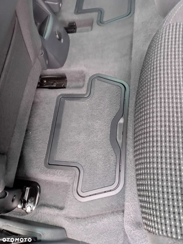 UWAGA ! 2017 PEUGEOT 5008 BENZYNA 131PS KLIMATRONIC NAVI ALU18 MALE KM I WLASC PL - 11