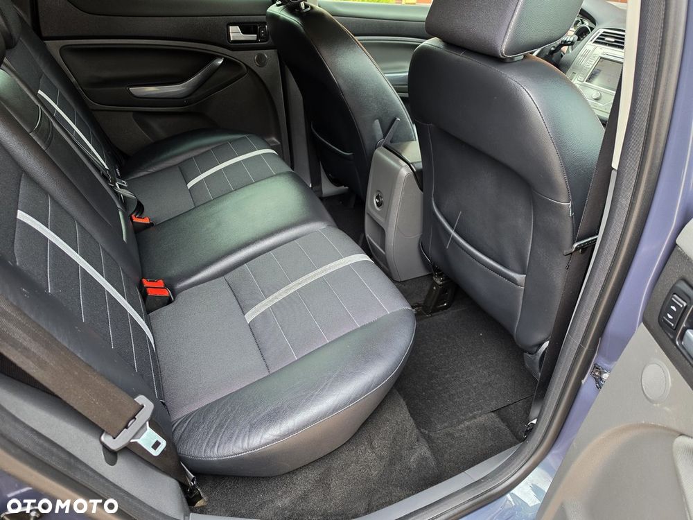 Ford Kuga 2.0 TDCi 2x4 Titanium - 25