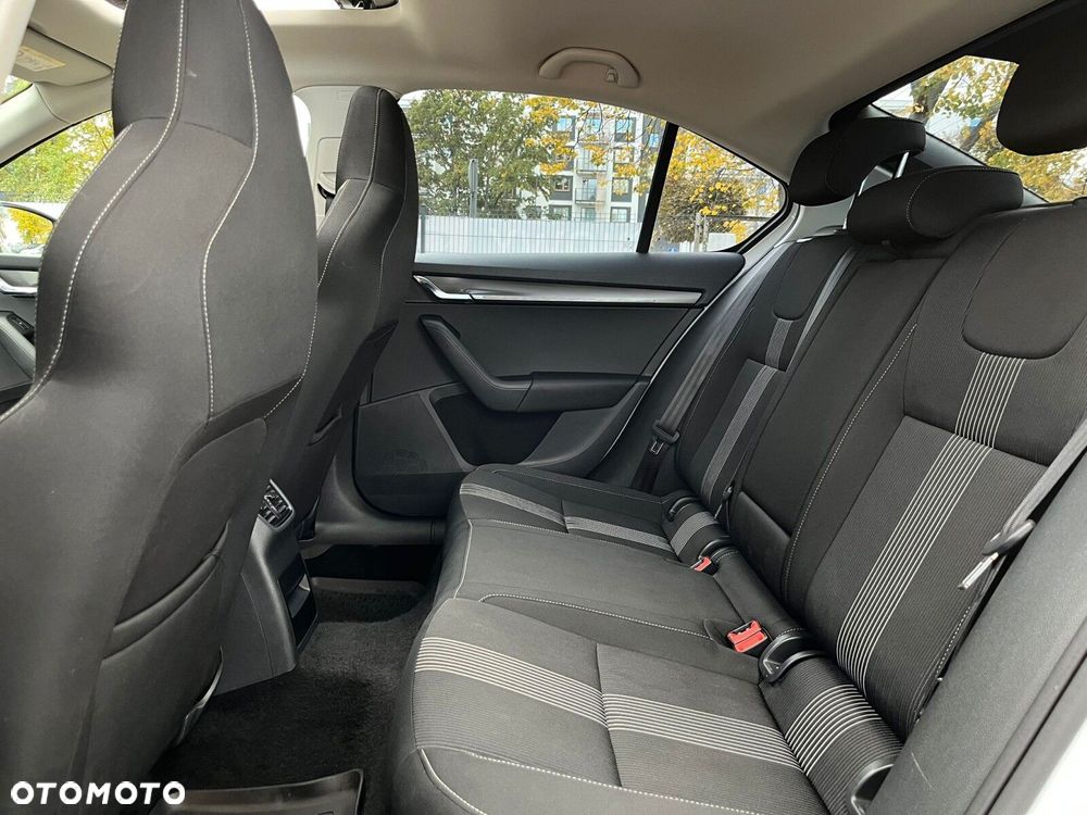 Skoda Octavia 2.0 TDI Style DSG - 32