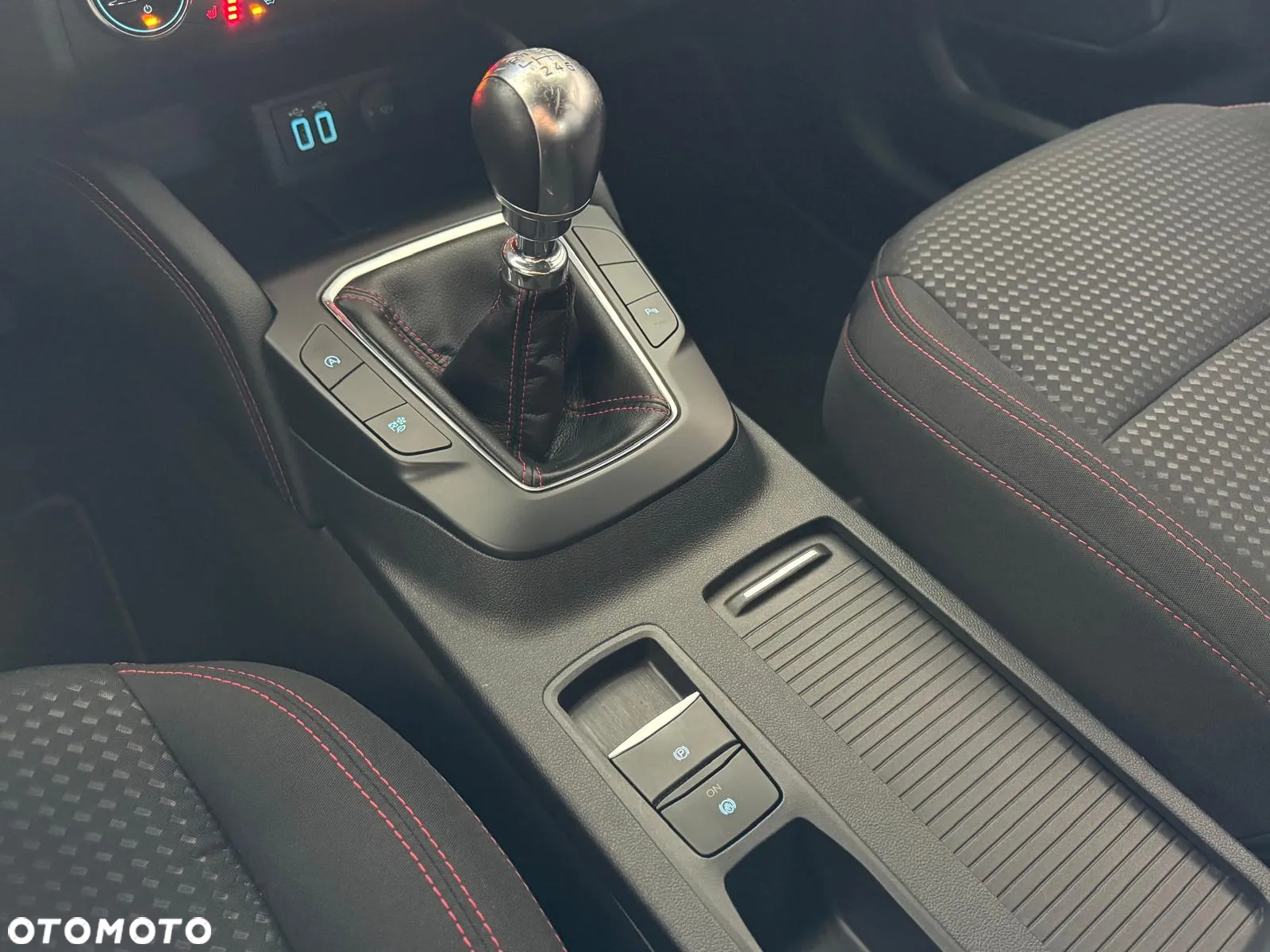 Ford Kuga - 32