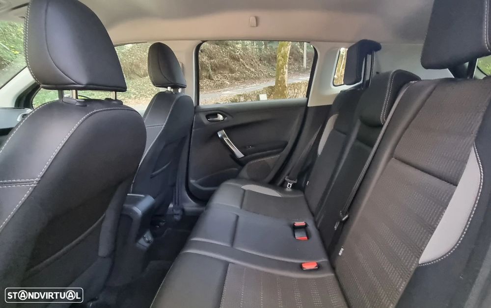 Peugeot 2008 1.2 PureTech Allure - 22