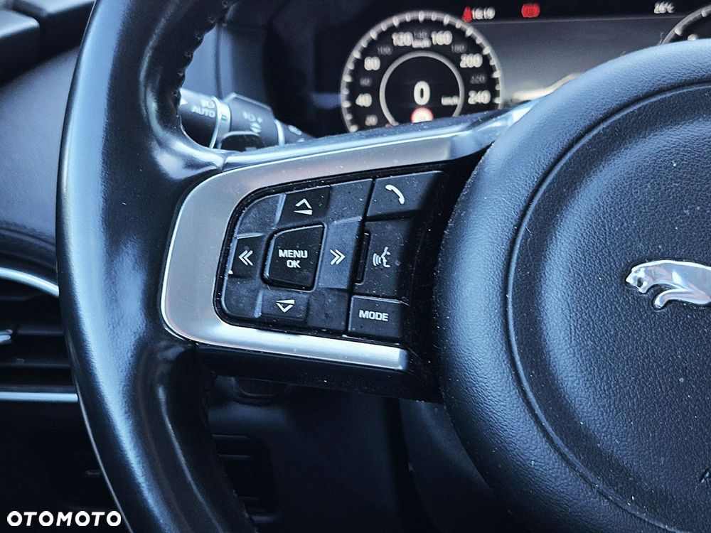 Jaguar F-Pace 25d AWD Prestige - 32