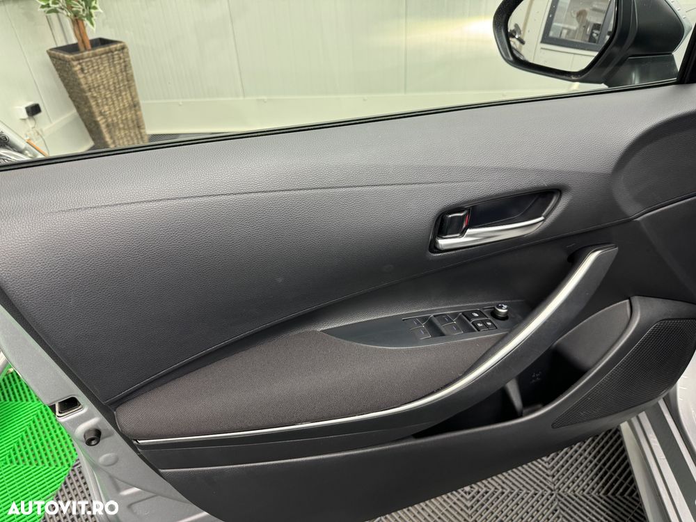 Toyota Corolla 1.8 HSD Dynamic - 17