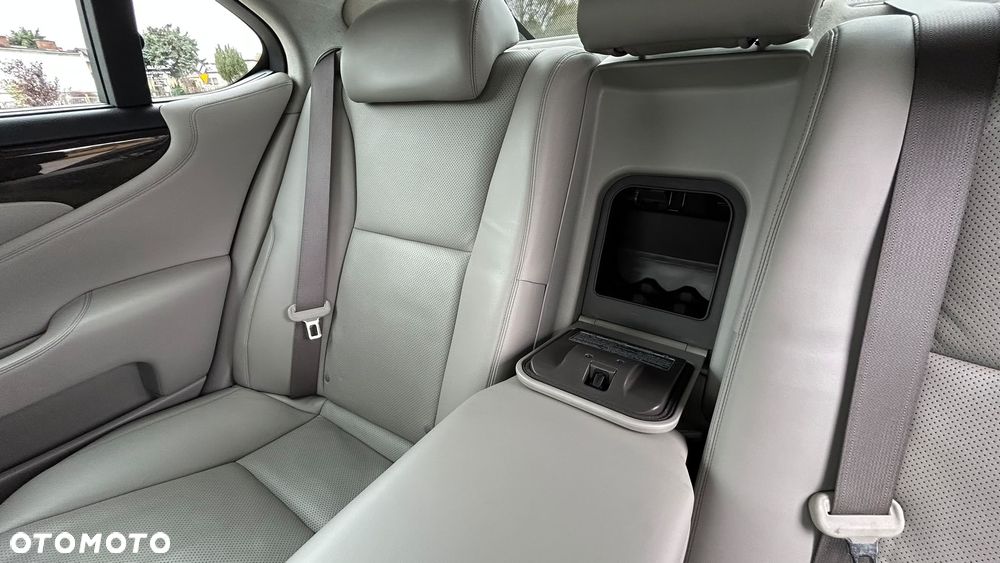 Lexus LS - 26