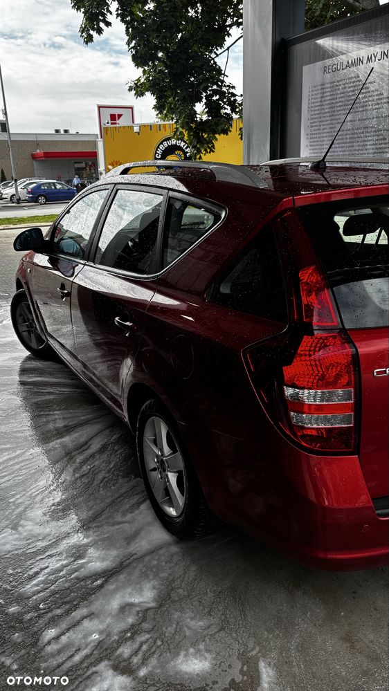 Kia Ceed - 4