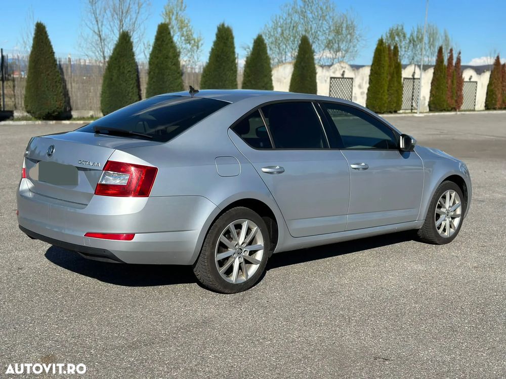 Skoda Octavia 1.6 TDI Elegance DSG - 2