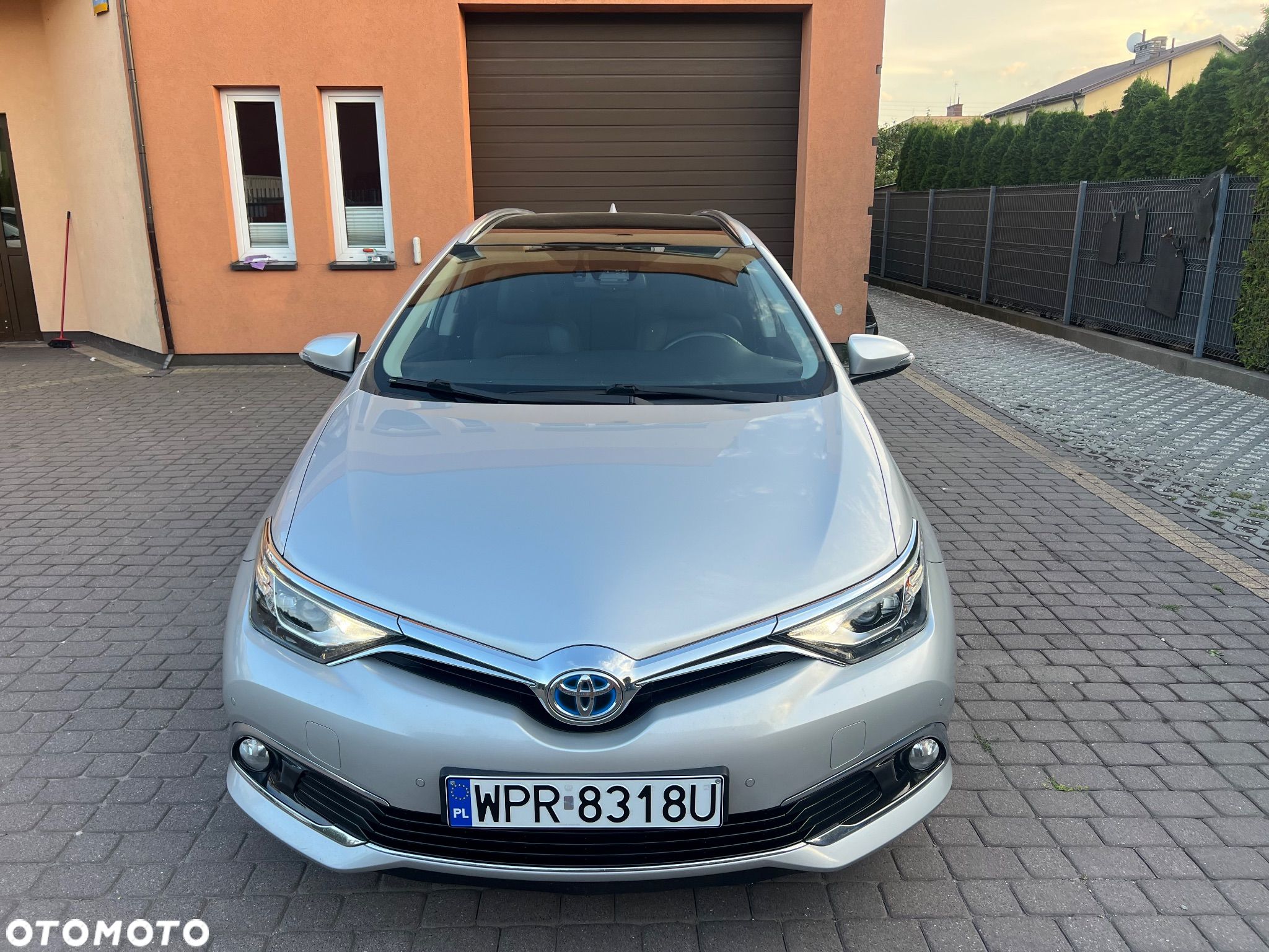 Toyota Auris 1.8 HSD Luna - 1