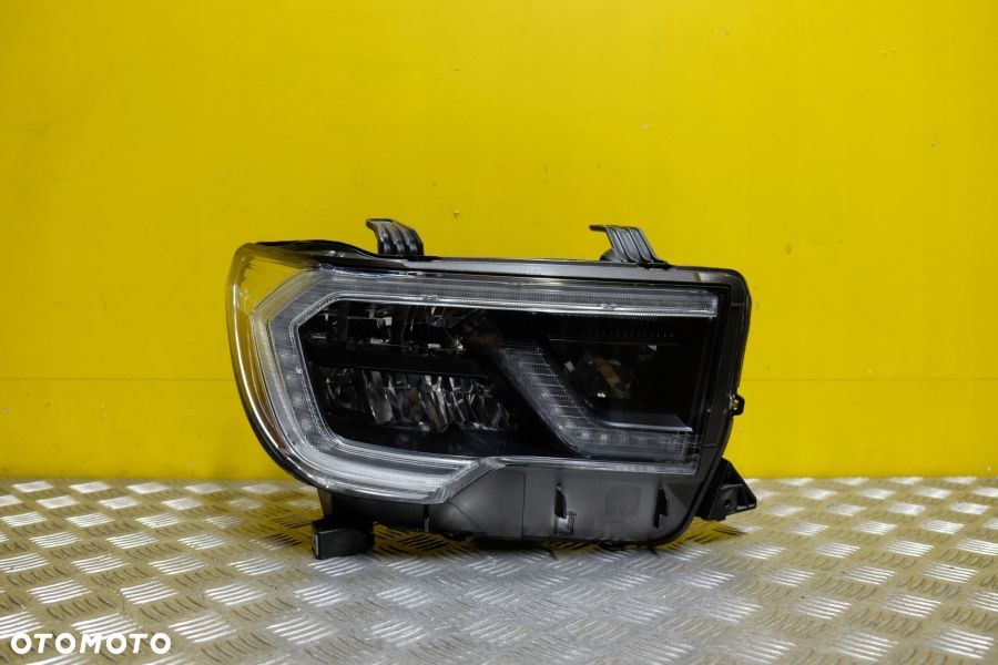 TOYOTA SEQUOIA LIFT 2017-2019 REFLEKTOR LAMPA FULL LED PRAWA USA - 1