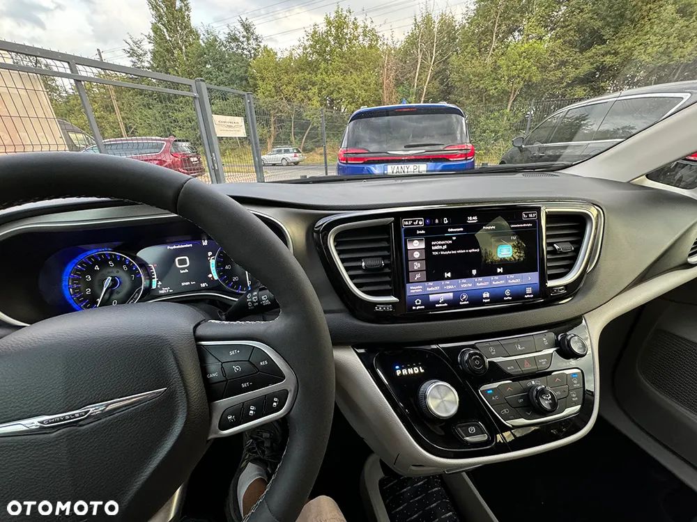 Chrysler Pacifica - 32