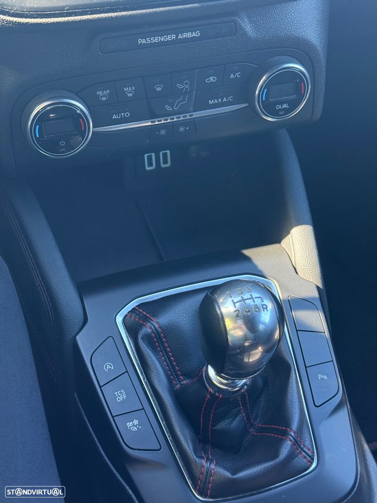 Ford Focus 1.0 EcoBoost MHEV ST-Line X - 12