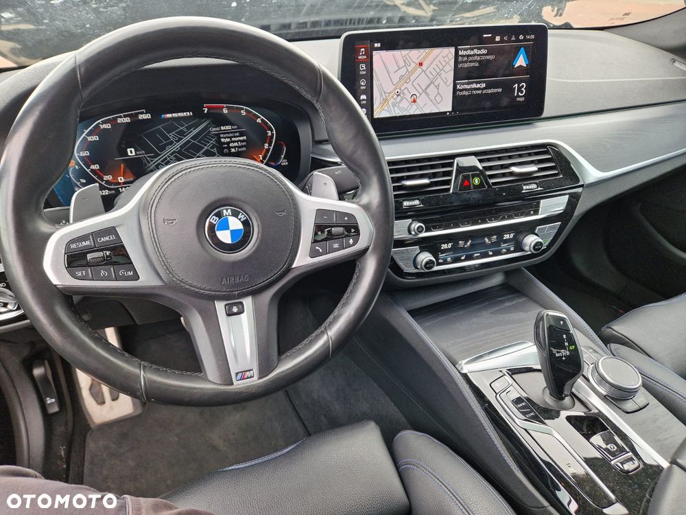 BMW Seria 5 M550i xDrive sport - 12