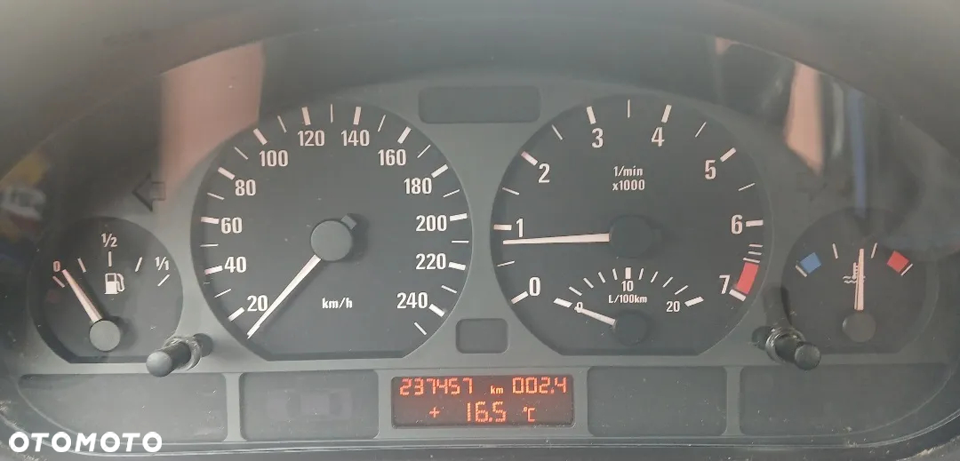 BMW Seria 3 318i - 13