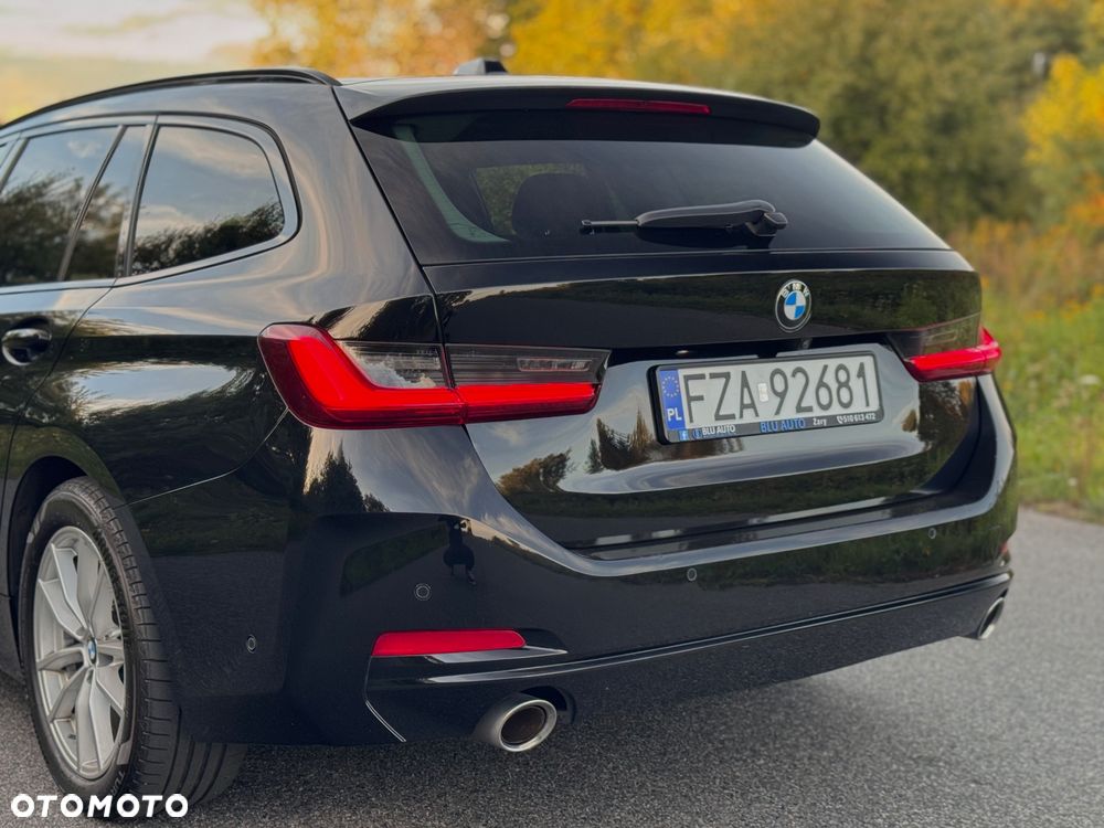 BMW Seria 3 318d Touring Sport Line - 13