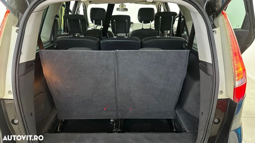 Renault Grand Scenic - 21