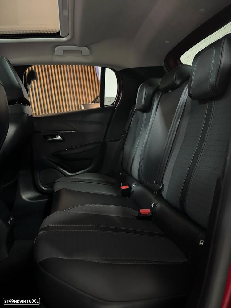 Peugeot 208 - 5