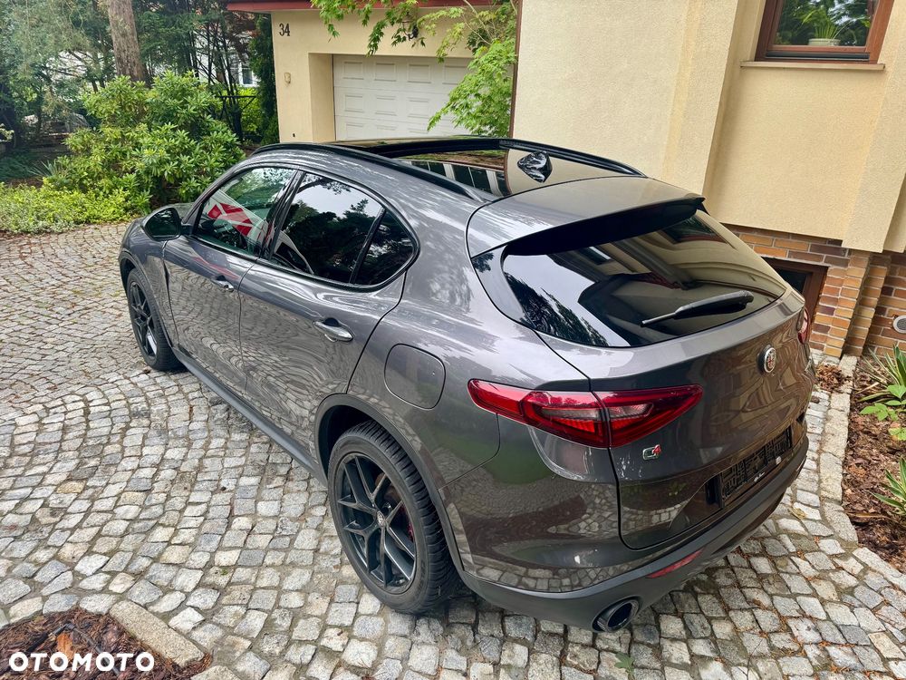 Alfa Romeo Stelvio 2.0 Turbo Veloce TI Q4 - 17