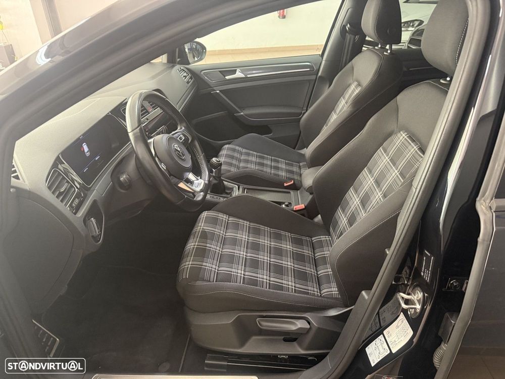 VW Golf 2.0 TDI GTD - 10