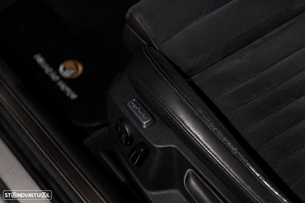 VW Passat Variant 2.0 TDi Highline DSG 4Motion - 26