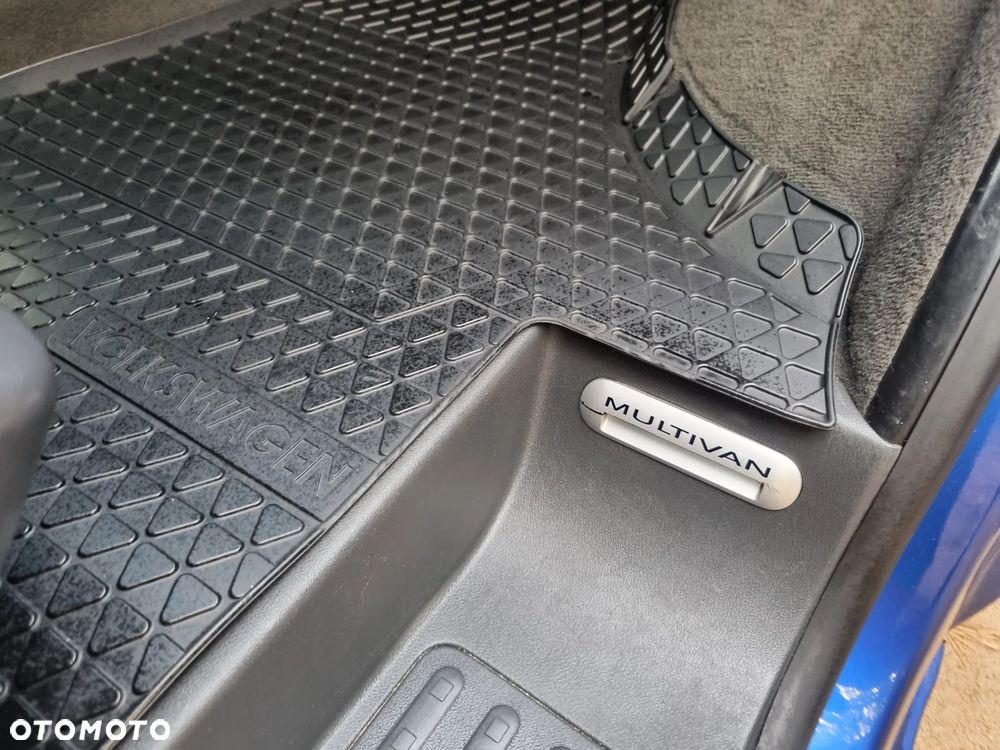 Volkswagen Multivan - 17