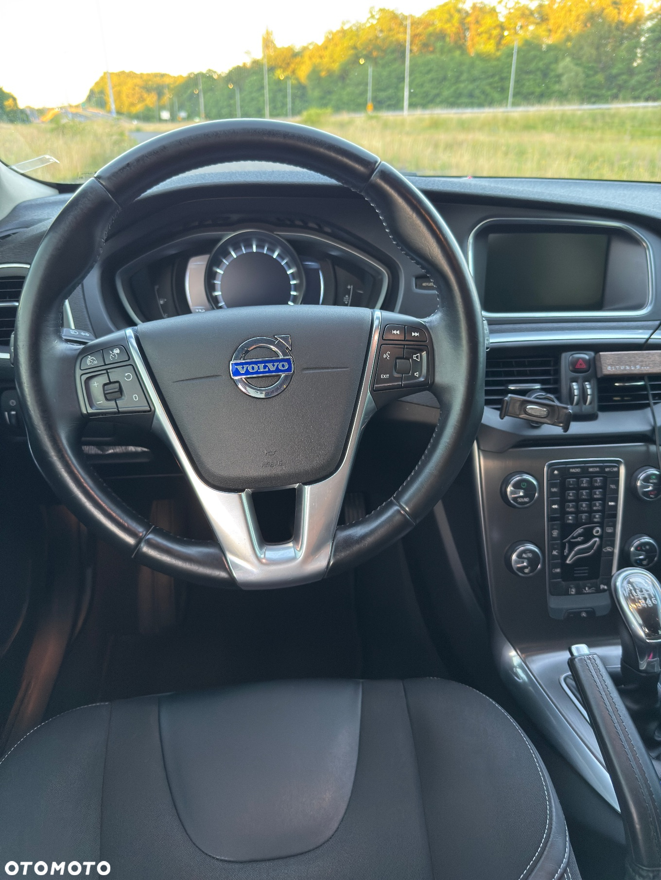 Volvo V40 T3 R-Design - 10