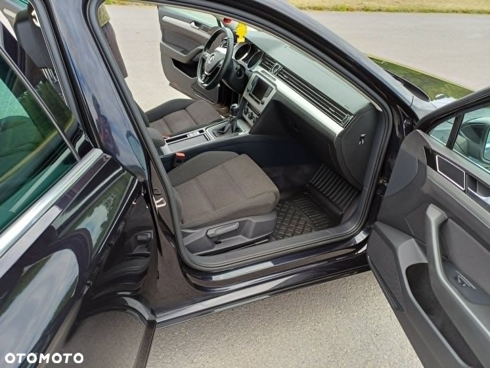 Volkswagen Passat - 12