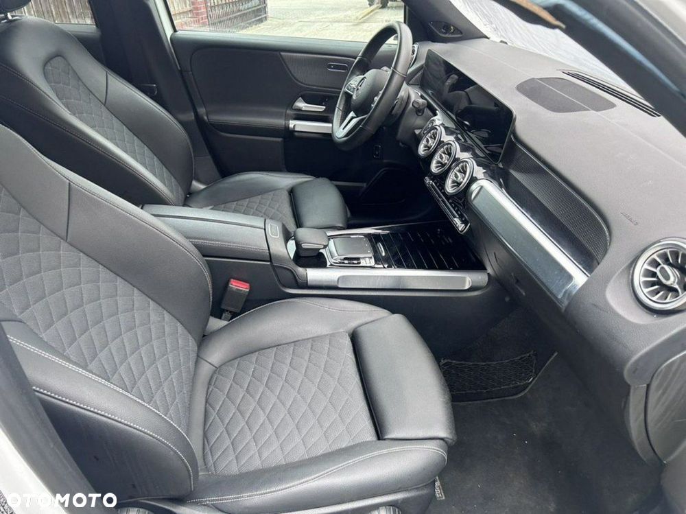 Mercedes-Benz GLB - 11