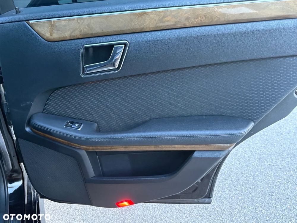 Mercedes-Benz Klasa E 250 CDI DPF BlueEFFICIENCY Automatik Elegance - 20