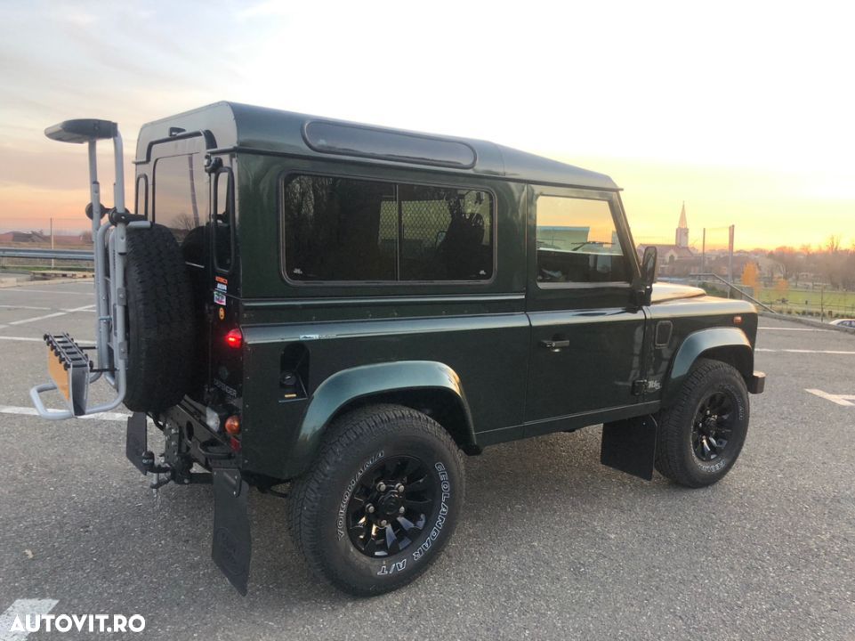 Land Rover Defender 90 County SW - 9
