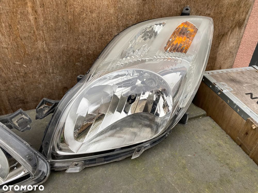lampy yaris II lift komplet eu całe - 2