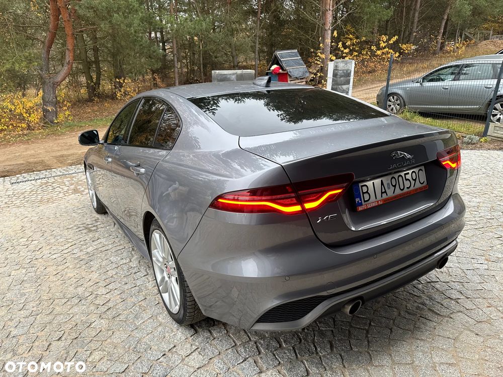 Jaguar XE 2.0 P250 R-Dynamic Black - 2