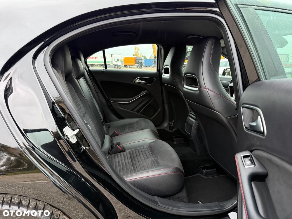 Mercedes-Benz Klasa A 180 (BlueEFFICIENCY) AMG Sport - 24