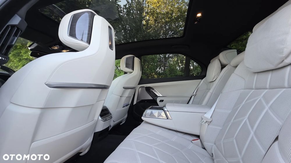 BMW Seria 7 - 26