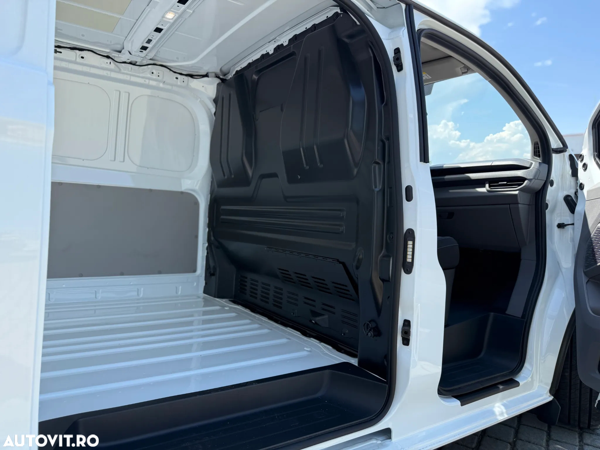 Volkswagen Transporter - 11