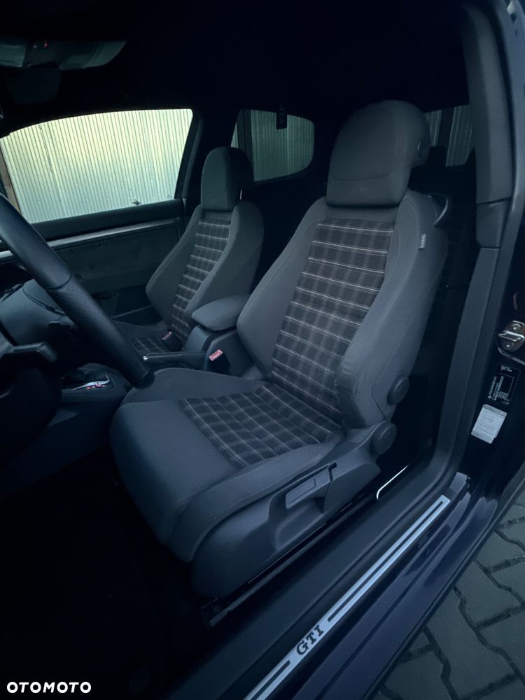 Volkswagen Golf - 12