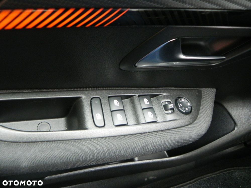 Peugeot 208 - 23