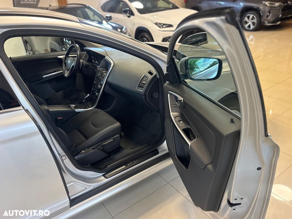 Volvo XC 60 D4 AWD Geartronic Momentum - 10