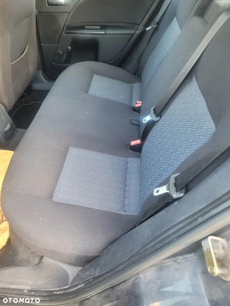 Ford Mondeo 1.8 Ambiente - 4