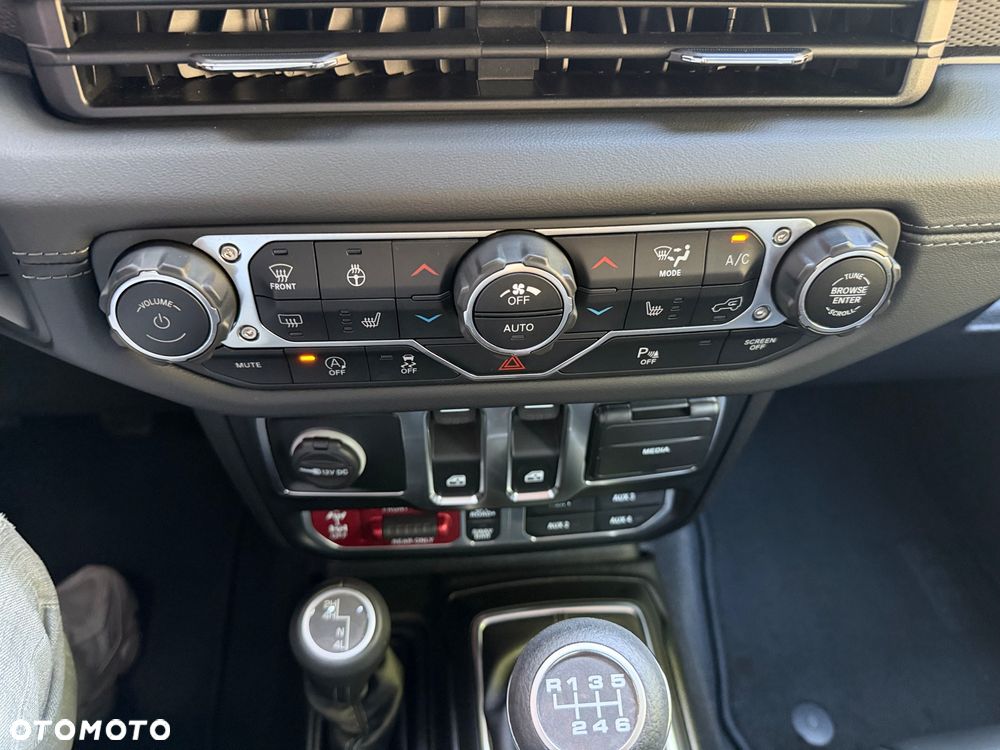 Jeep Wrangler - 24