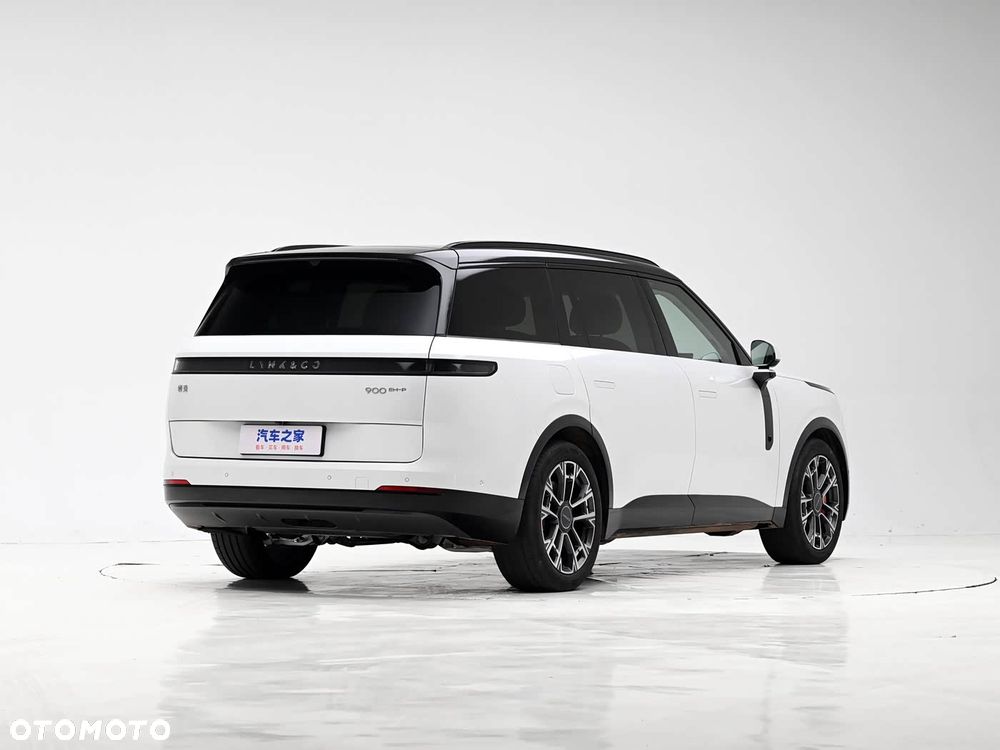 Lynk & Co 900 - 6