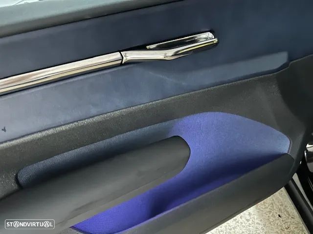 Volvo EX30 69 kWh Single Motor Extended Range Plus - 17