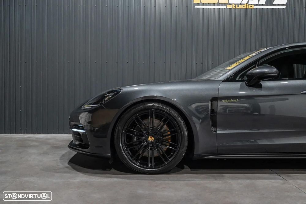 Porsche Panamera 4 E-Hybrid - 30
