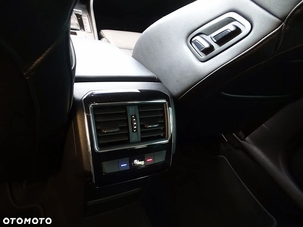 Skoda Superb 2.0 TDI SCR Style DSG - 20
