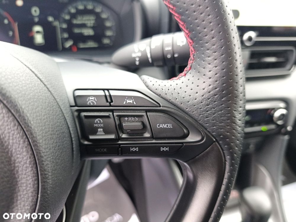 Toyota Yaris Hybrid 1.5 GR Sport - 32