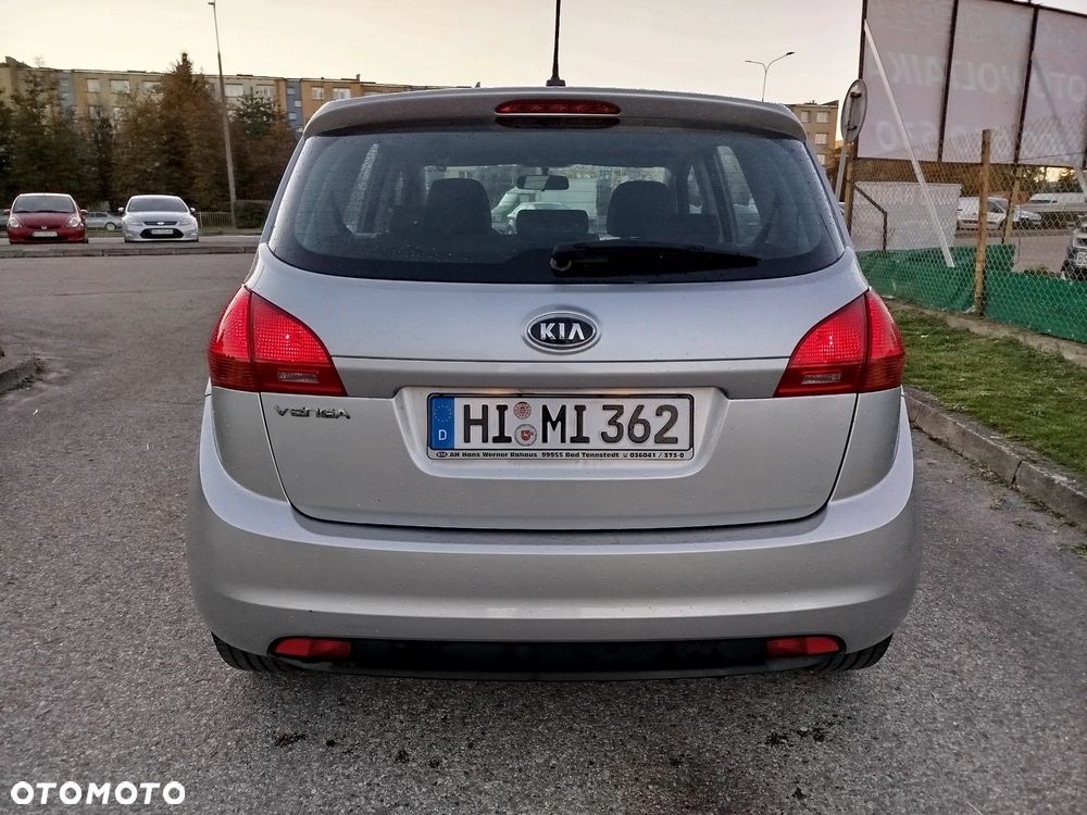 Kia Venga - 15