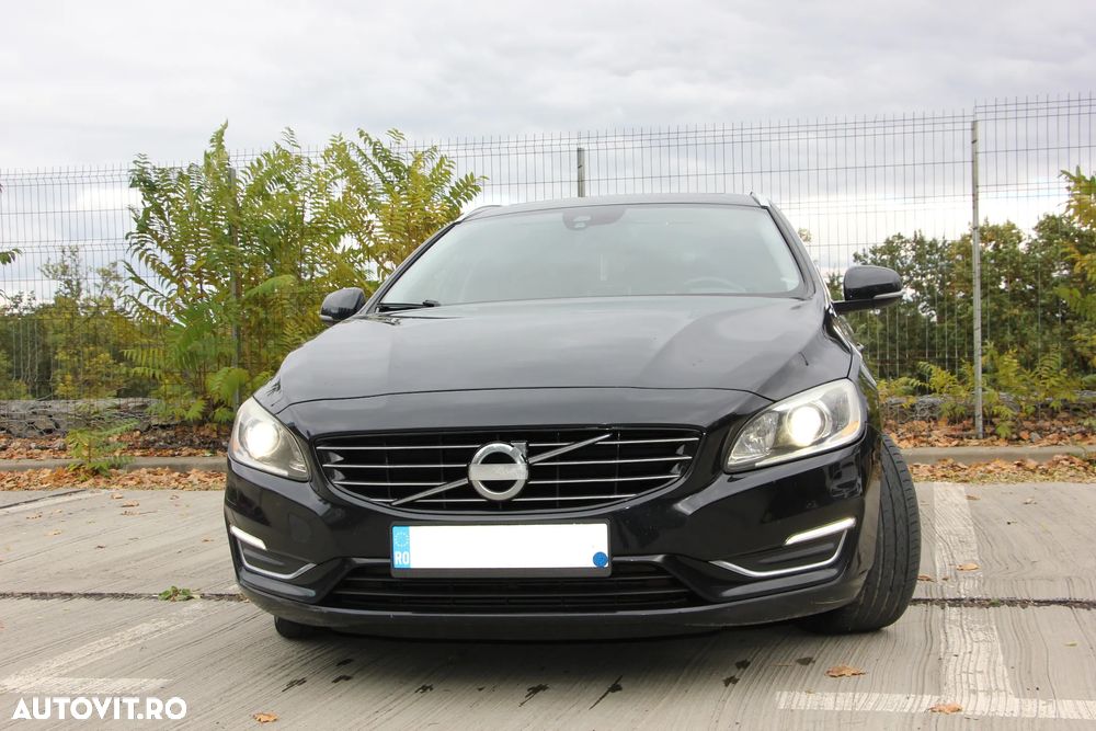 Volvo V60 D6 Plug-In-Hybrid AWD Geartronic Summum - 1