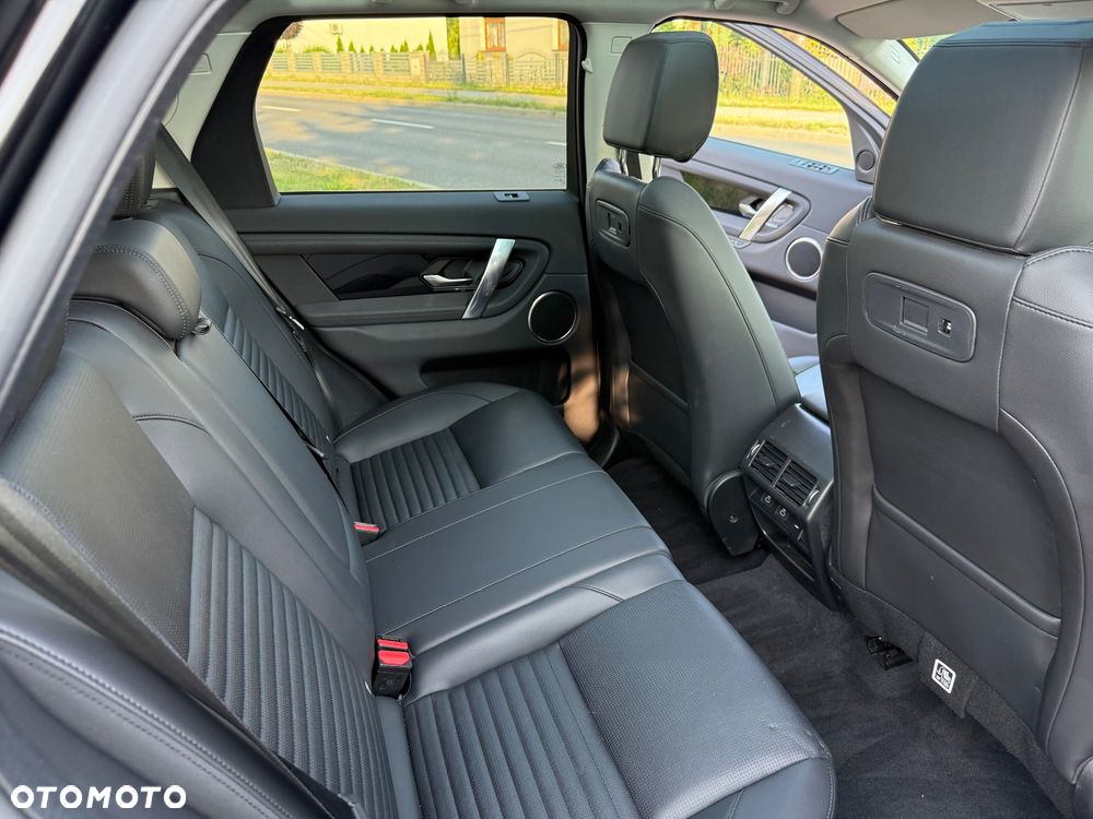 Land Rover Discovery Sport P300e R-Dynamic S - 30