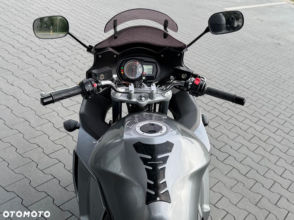 Suzuki GSX - 23