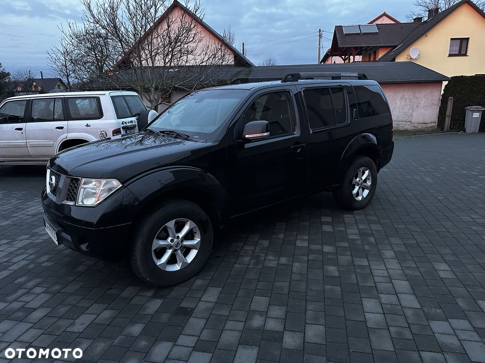 Nissan Pathfinder - 2