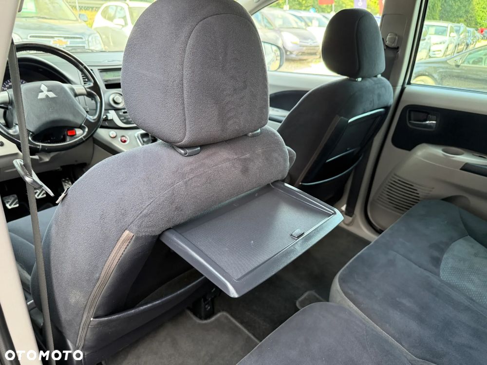 Mitsubishi Grandis 2.4 Inform - 28