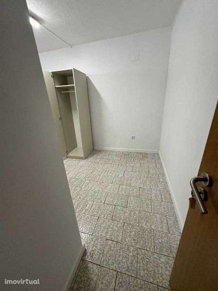 Armazém/loja ao nível de cave - Grande imagem: 2/3